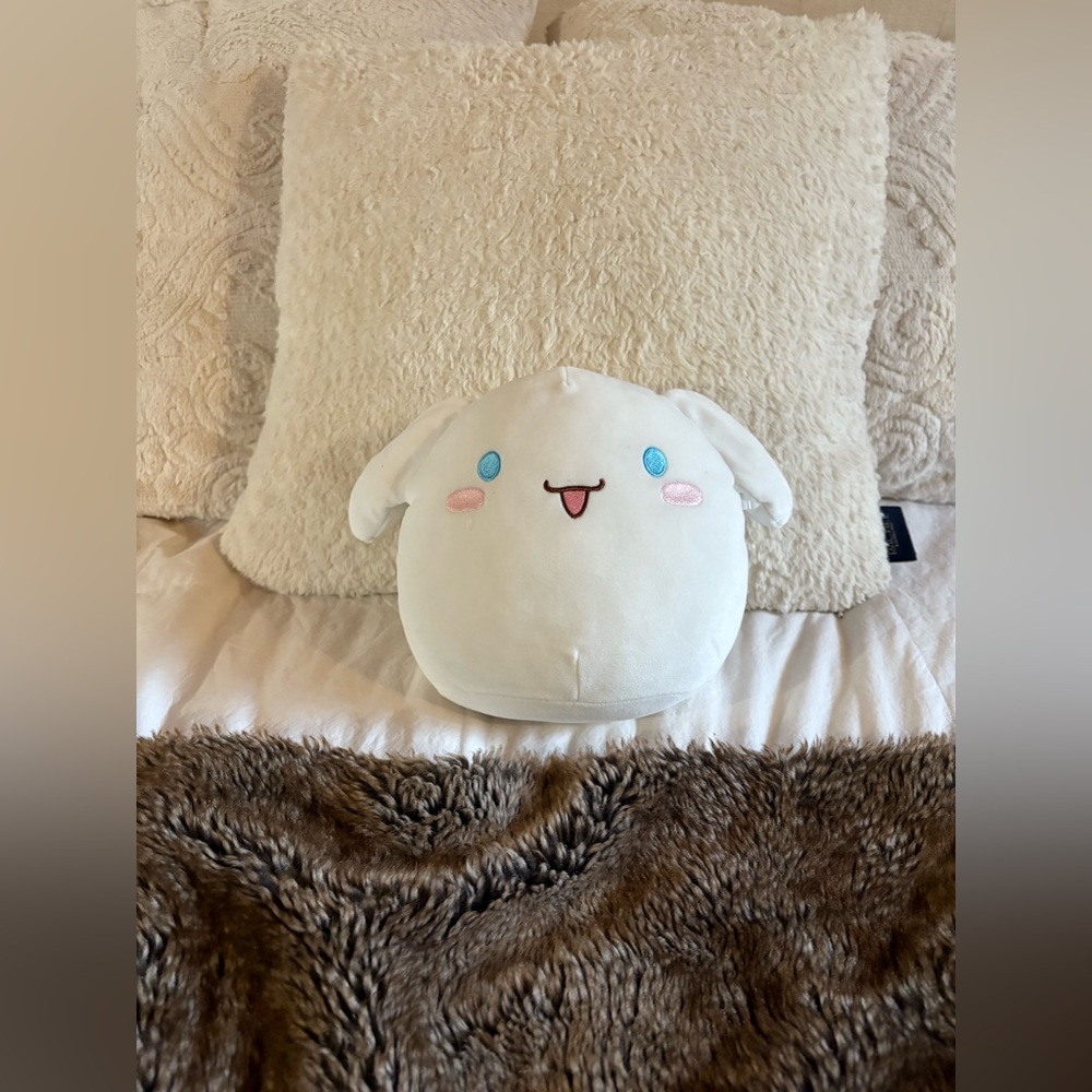 Hello Kitty Cinnamon Roll Squishmallow Sanrio - Picture 9 of 9